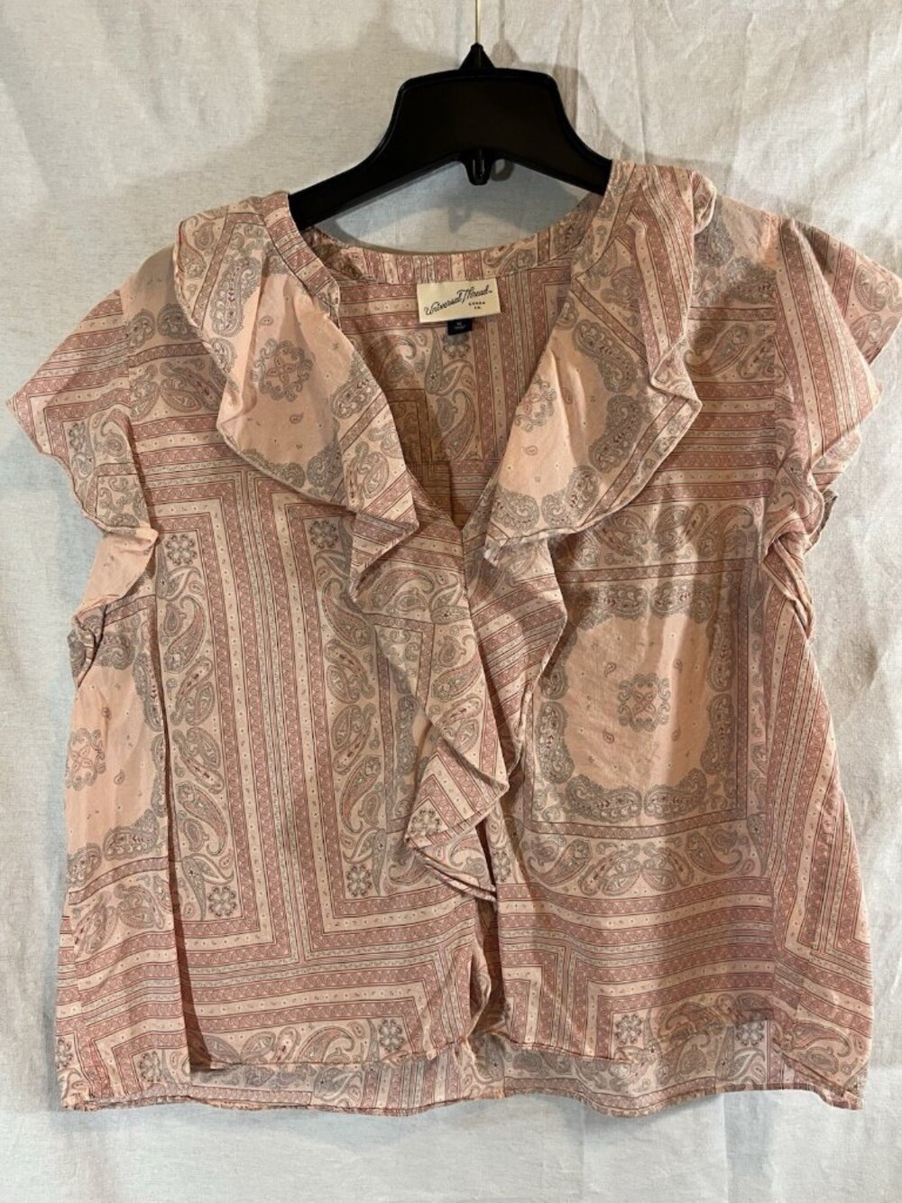 Universal Thread Women’s XL Pink Paisley Print Blouse